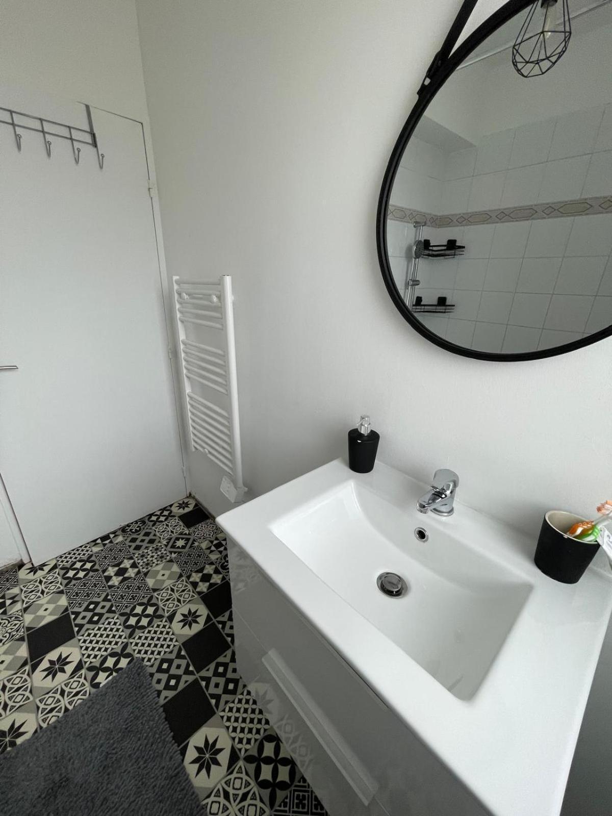 Jolie Proche De Paris Et Sa Peripherie Quarto em Acomodações Particulares Aubervilliers